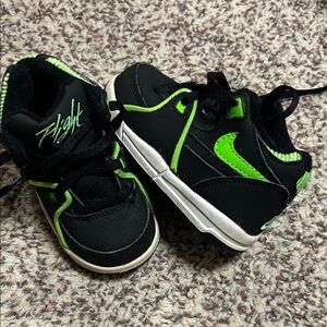 Nike baby toddler Kids Black and Green Sneakers